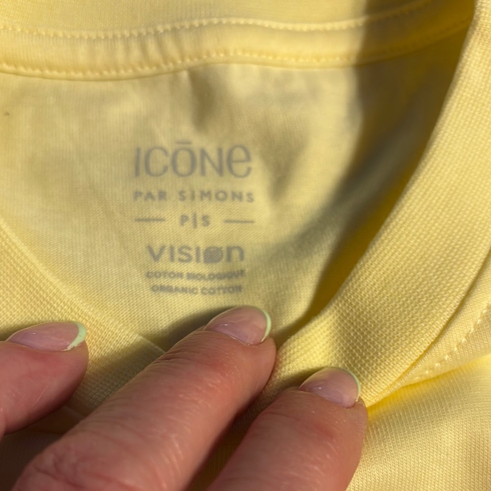 Simons Yellow Short Sleeve Tee Graphic Design (NWOT) - Picture 2 of 6